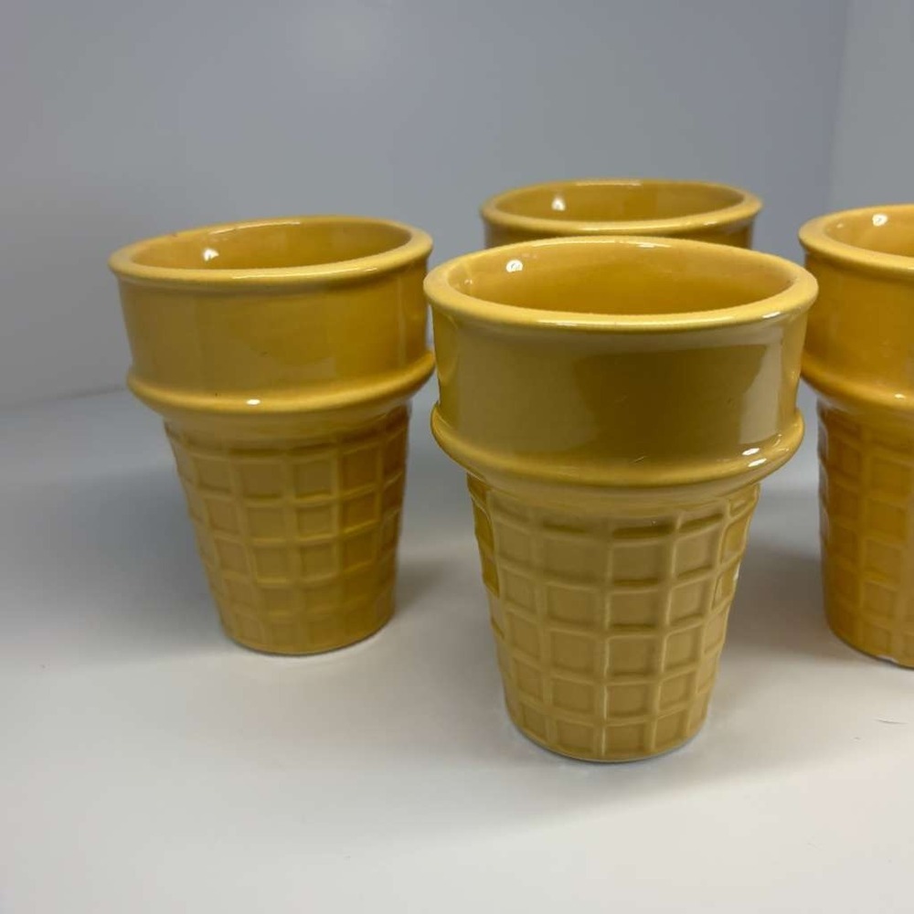 Ceramic Earthenware Ice Cream Cones - Set Of 4- For Snacks or‎ Potted Plants - Picture 4 of 8